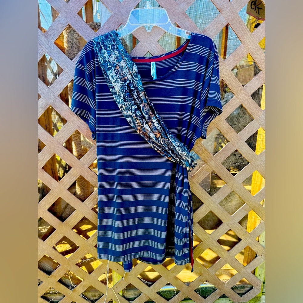 1201 Wallflower T-shirt type top with scarf. Size XL, new without tags